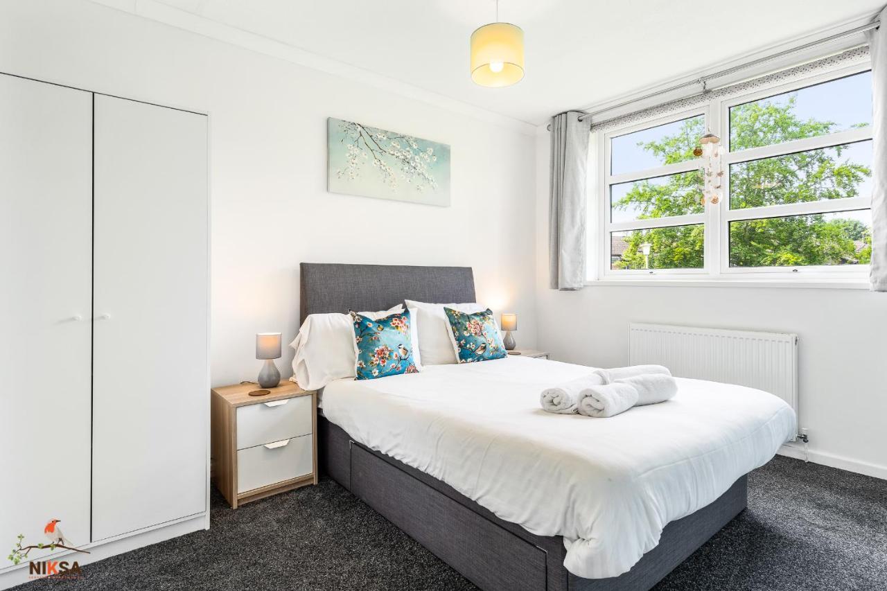 Niksa Serviced Accommodation - 3 Bedroom House Welwyn Garden City Eksteriør bilde