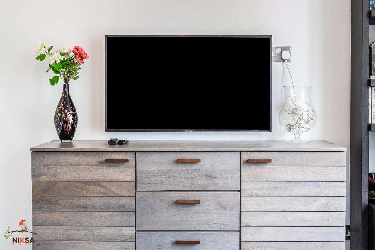Niksa Serviced Accommodation - 3 Bedroom House Welwyn Garden City Eksteriør bilde