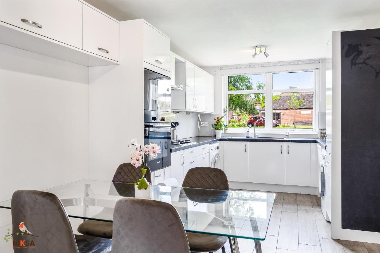Niksa Serviced Accommodation - 3 Bedroom House Welwyn Garden City Eksteriør bilde