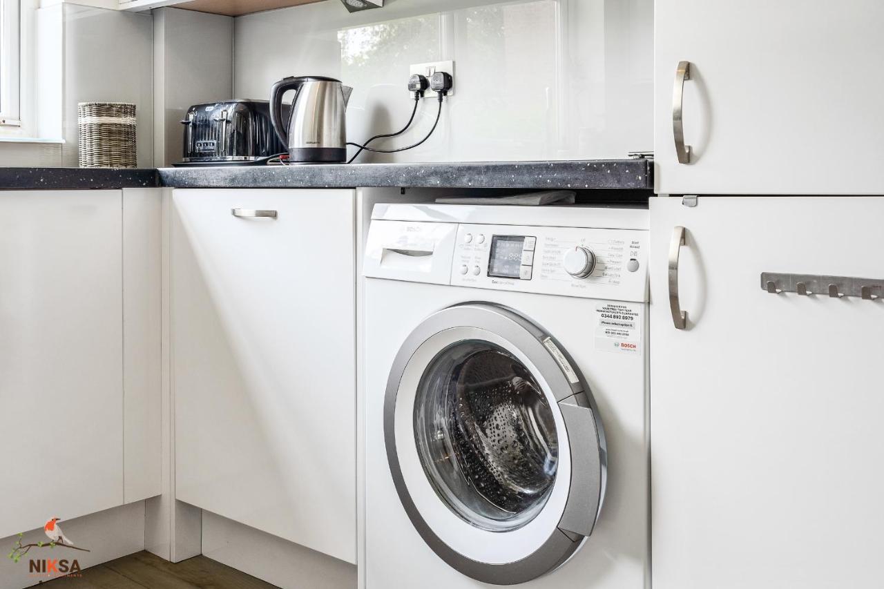 Niksa Serviced Accommodation - 3 Bedroom House Welwyn Garden City Eksteriør bilde